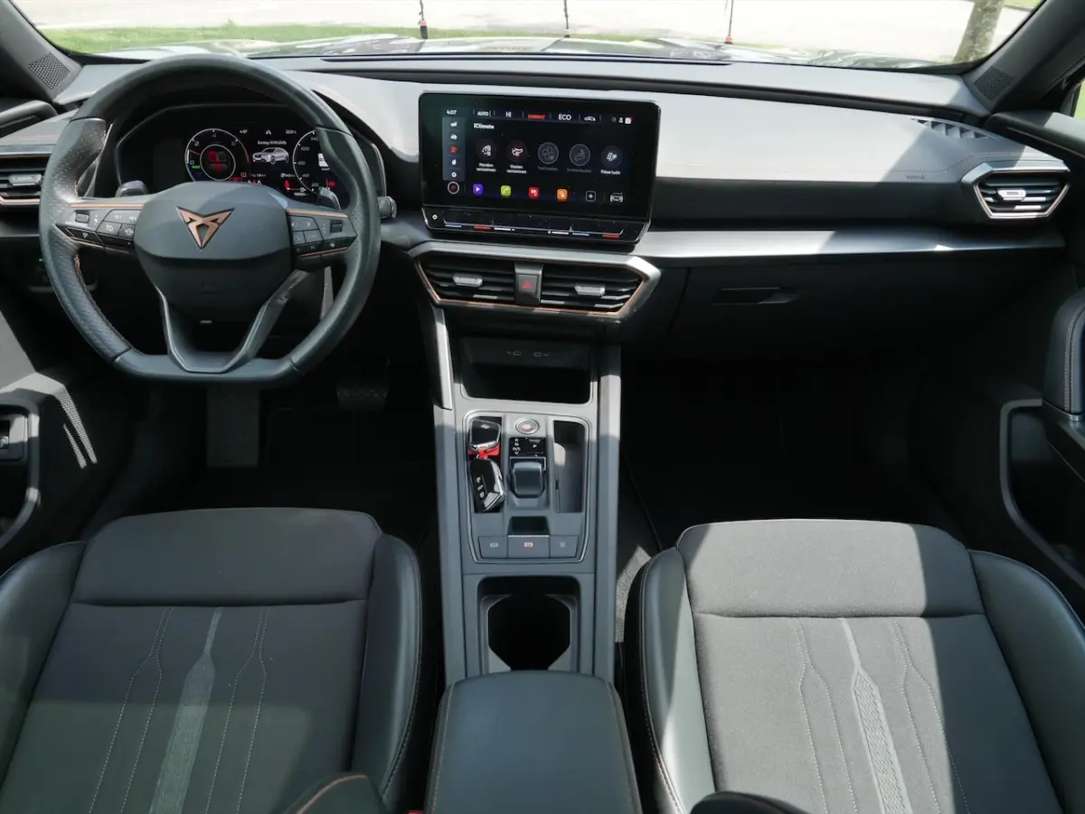 1.4 e-Hybrid 204pk DSG-6 Essential | Panoramadak | Carplay | Full LED |