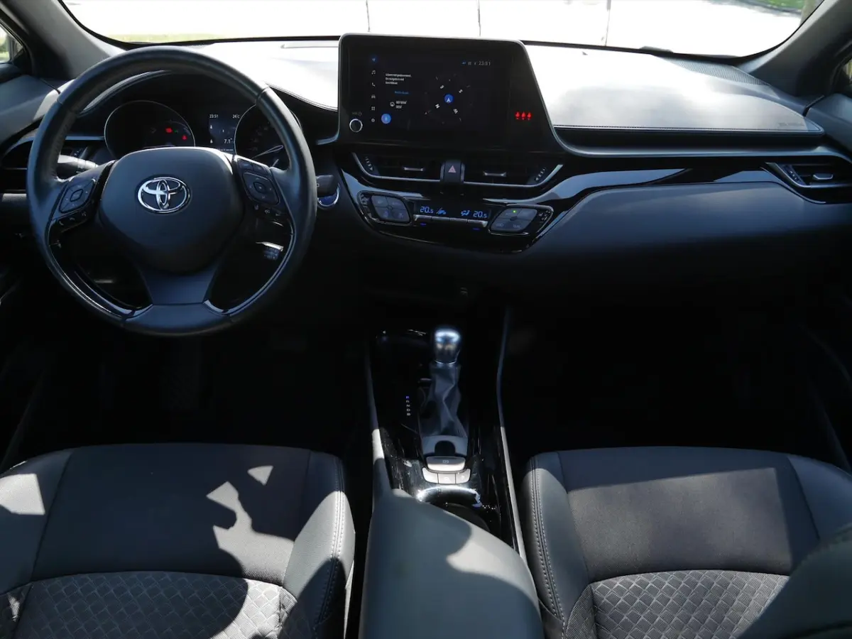 1.8 Hybrid 122pk CVT Dynamic | Stoelverwarming | CarPlay | 18"inch |