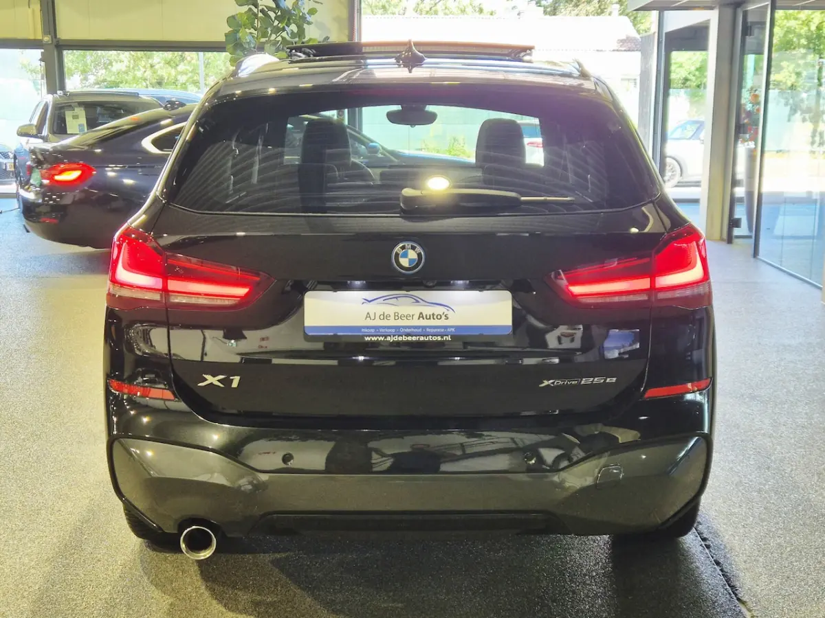 xDrive25e High Executive M-Sport | Panorama | HUD | Navigatie | Stoelverwarming