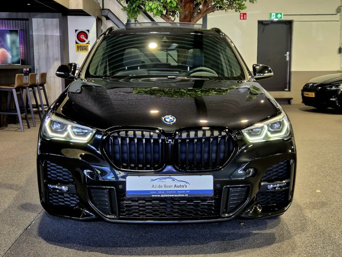xDrive25e High Executive M-Sport | Panorama | HUD | Navigatie | Stoelverwarming