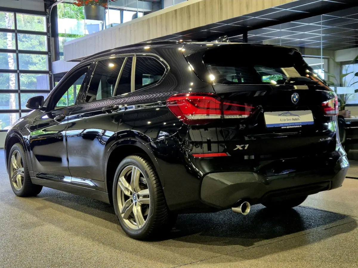 xDrive25e High Executive M-Sport | Panorama | HUD | Navigatie | Stoelverwarming
