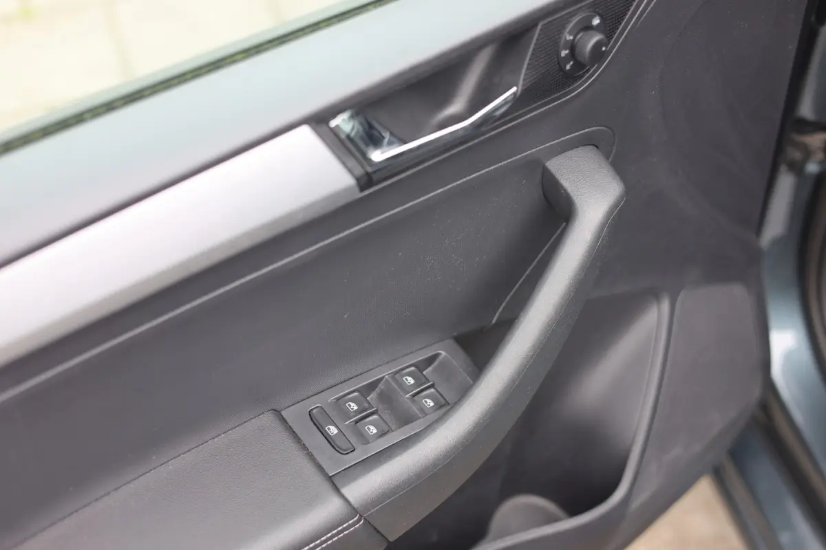 1.0 TSI GREENTECH DRIVE | NAVI | CARPLAY | CLIMA