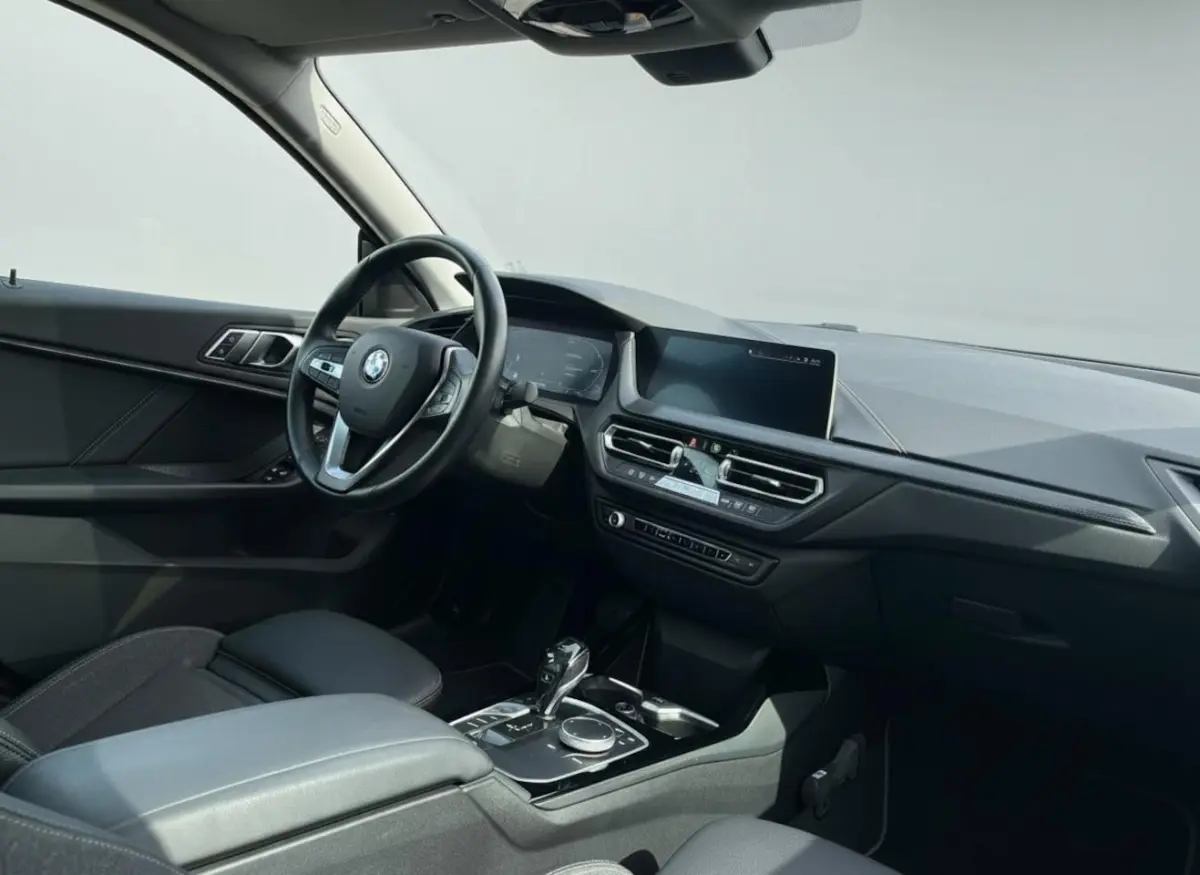 218i High Executive Edition PANO - CARPLAY - LED - CRUISE
