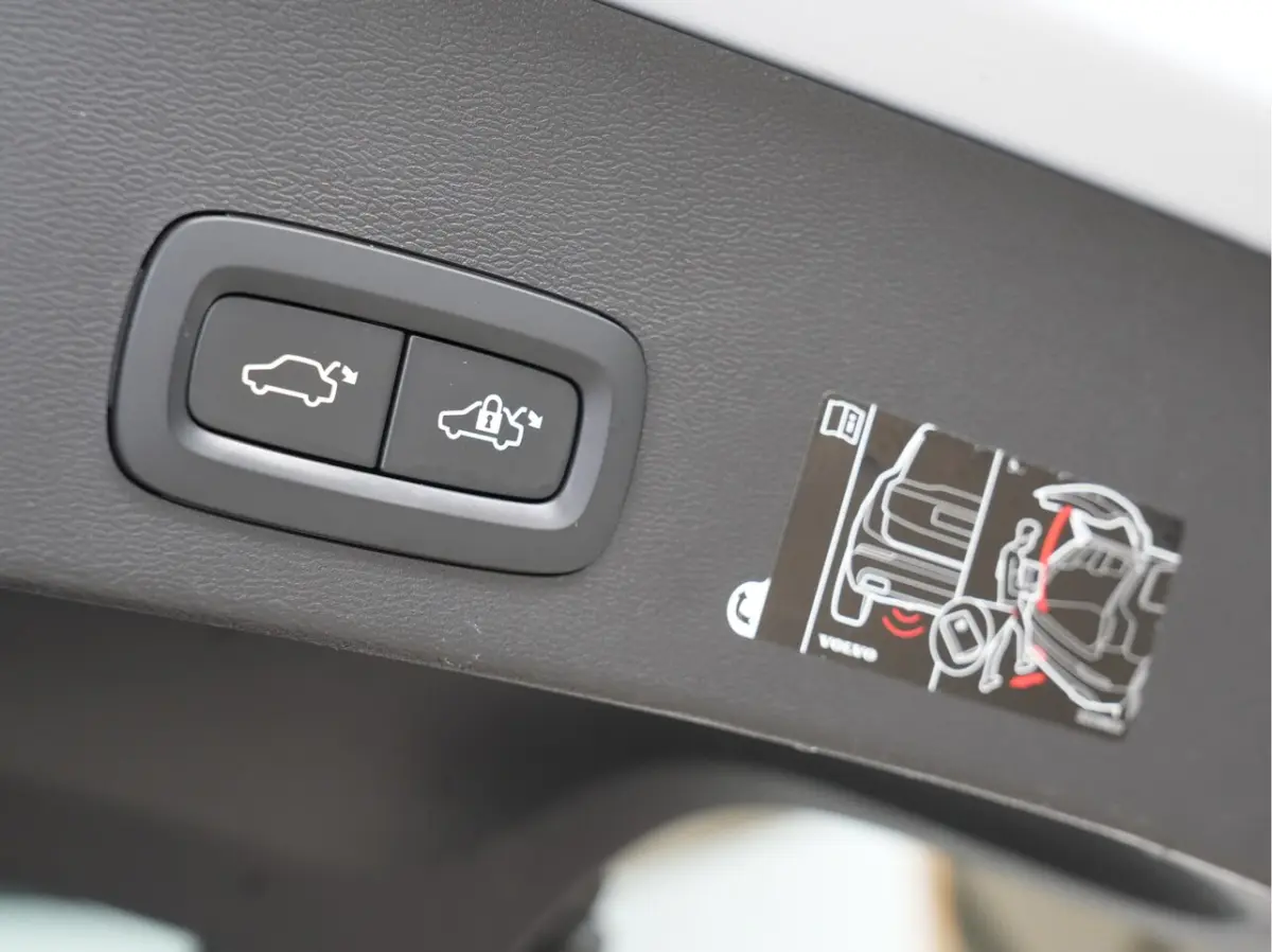 1.5 T5 Recharge R-Design Trekhaak wegklapbaar Panoramadak 232