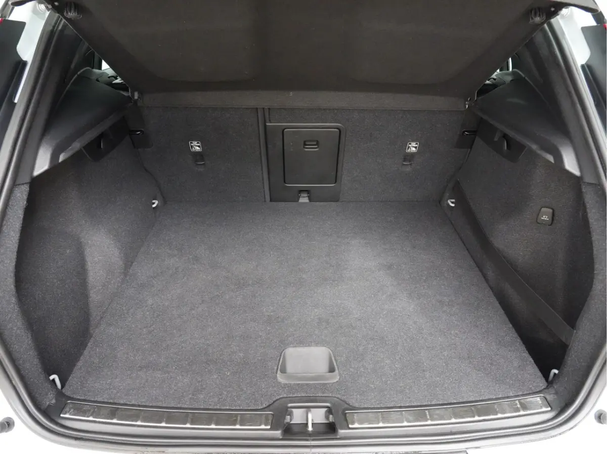 1.5 T5 Recharge R-Design Trekhaak wegklapbaar Panoramadak 232