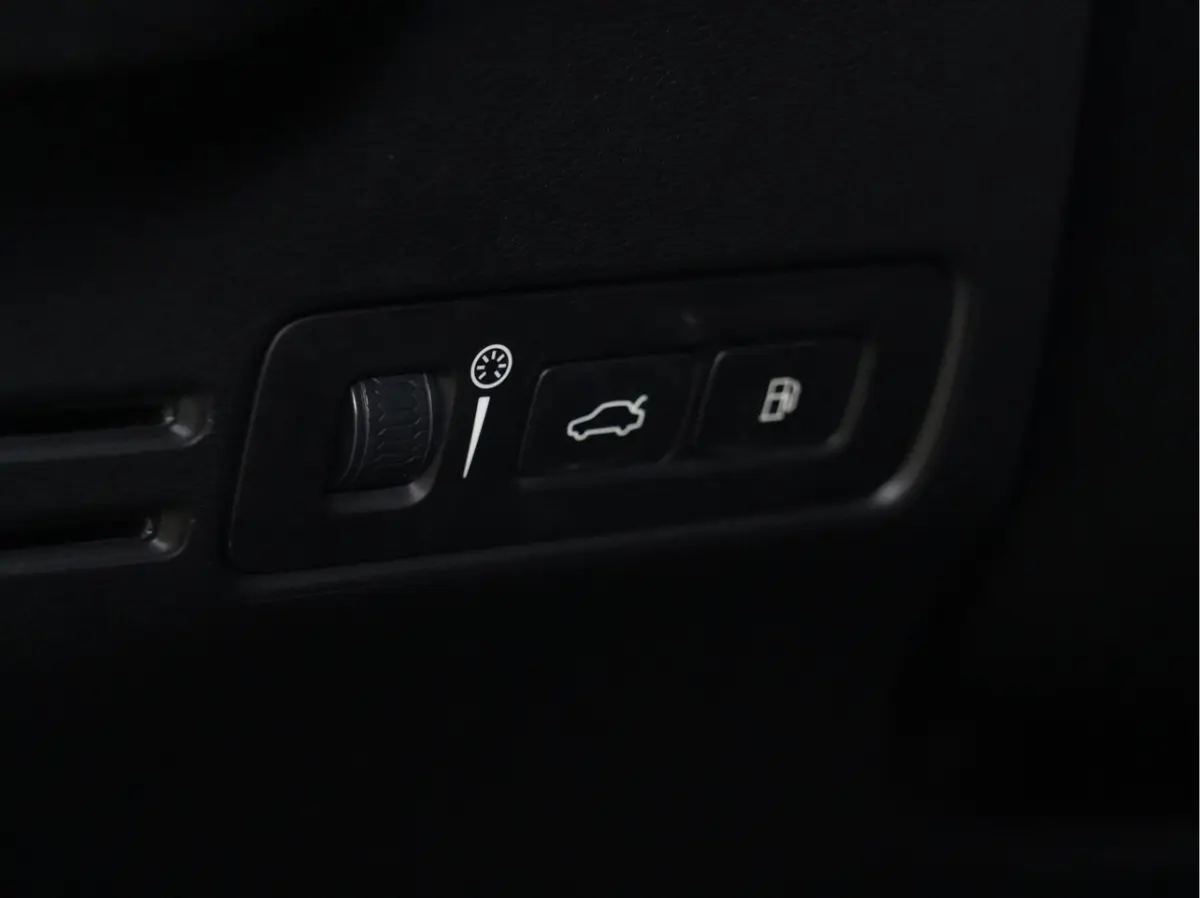 1.5 T5 Recharge R-Design Trekhaak wegklapbaar Panoramadak 232