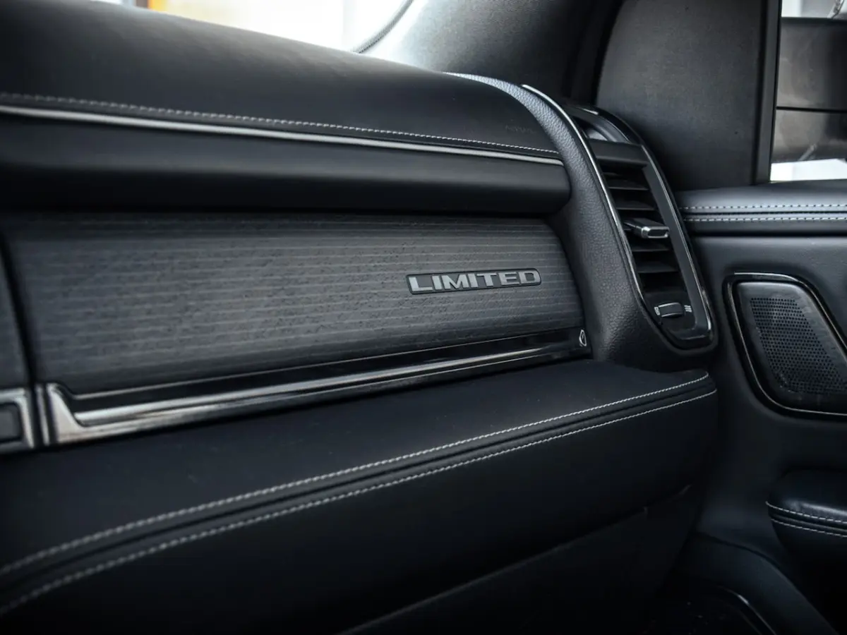 5.7 V8 4x4 Crew Cab Limited Night Edition | Rambox | 1e Eigenaar
