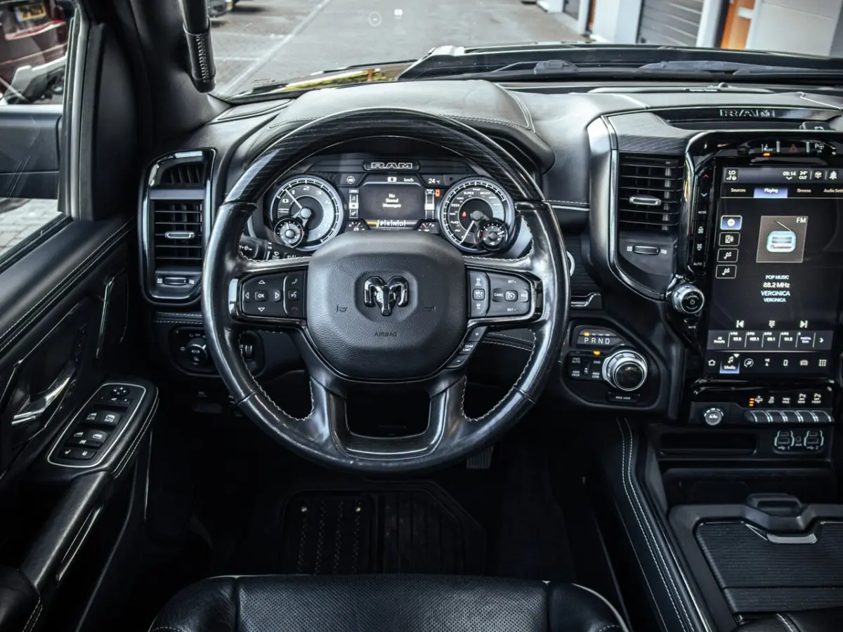 5.7 V8 4x4 Crew Cab Limited Night Edition | Rambox | 1e Eigenaar
