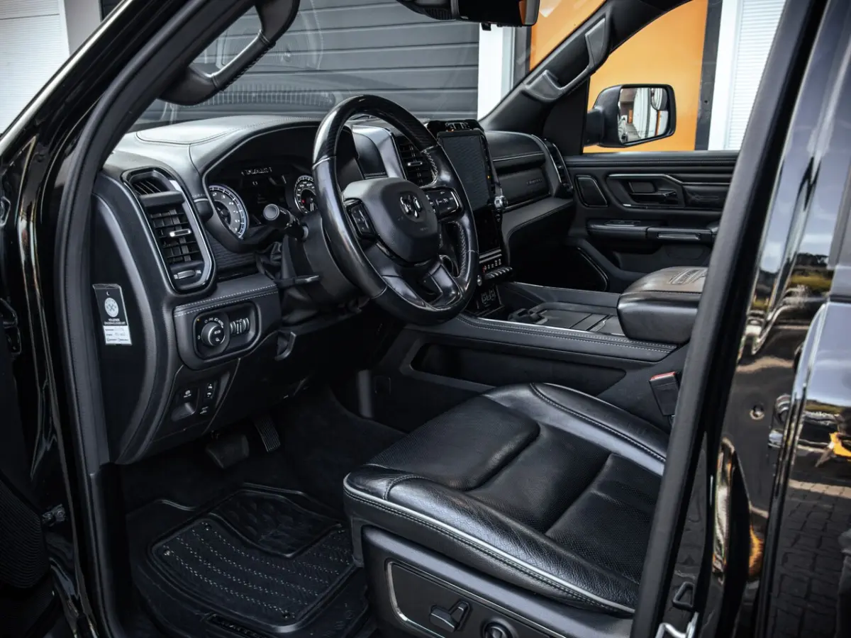 5.7 V8 4x4 Crew Cab Limited Night Edition | Rambox | 1e Eigenaar