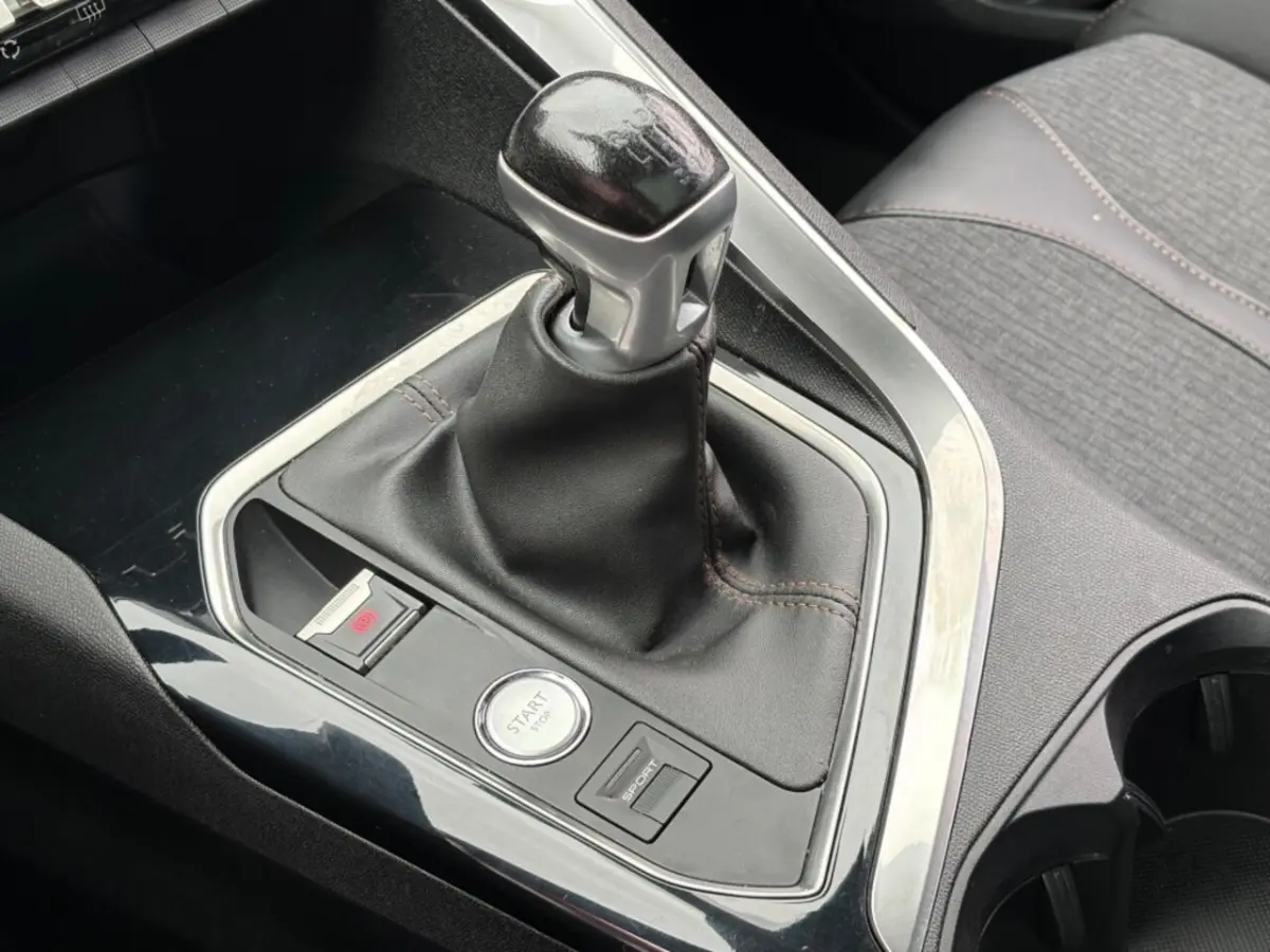 1.2 PURETECH GT LINE . PANO NAVI CAMERA EL. ACHTERKLEP
