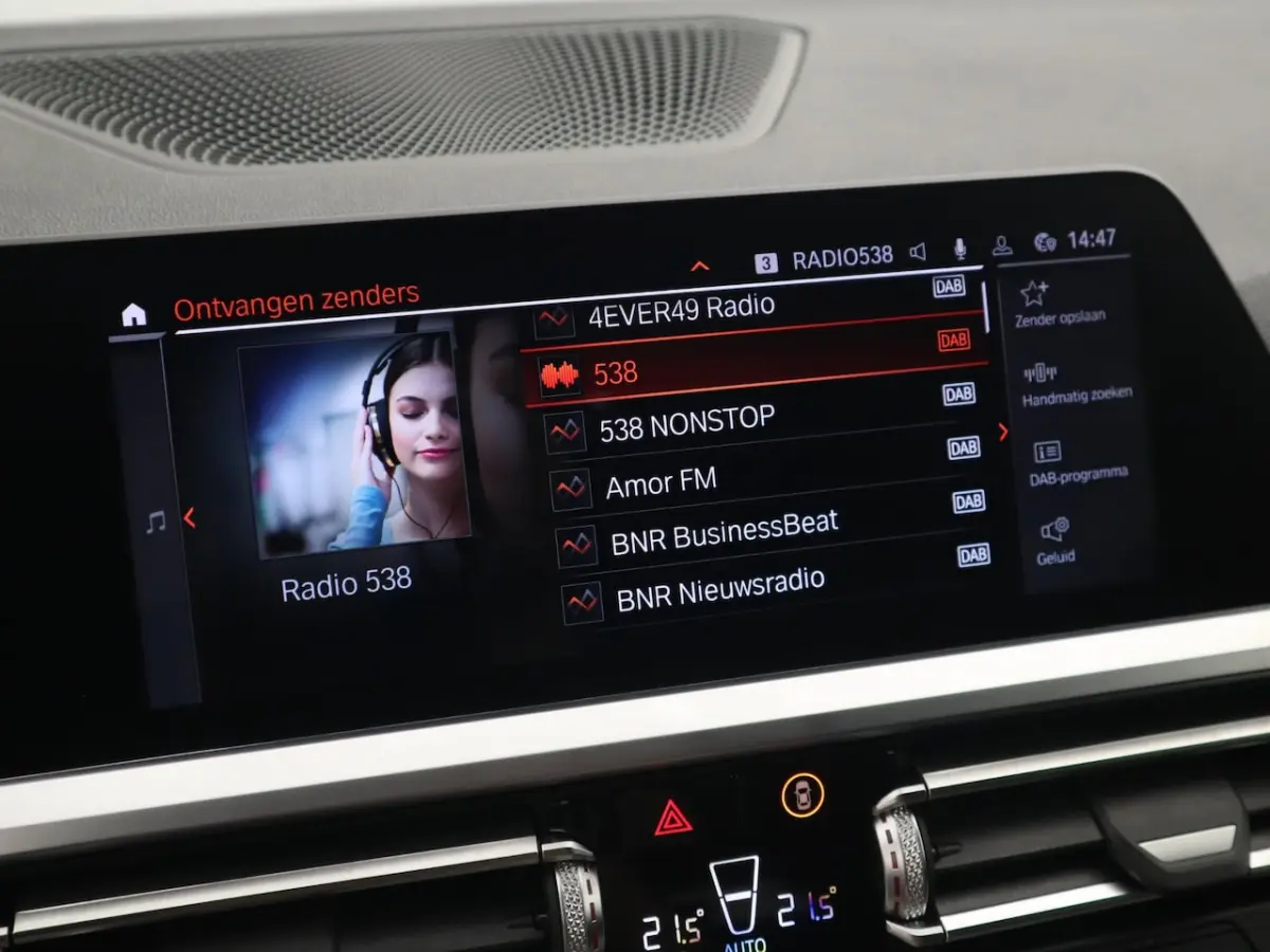 318i Executive Edition M-SPORT / BLACK OPTIC / CARPLAY / FULL LED / NAVI / VIRTUAL / NAVI