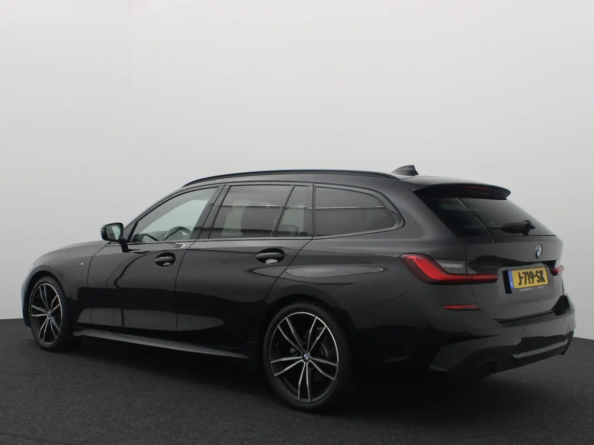 318i Executive Edition M-SPORT / BLACK OPTIC / CARPLAY / FULL LED / NAVI / VIRTUAL / NAVI