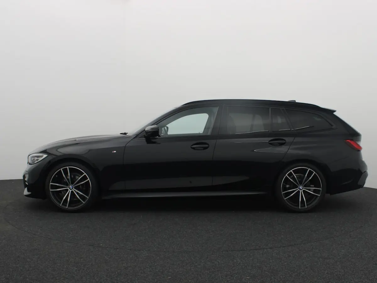 318i Executive Edition M-SPORT / BLACK OPTIC / CARPLAY / FULL LED / NAVI / VIRTUAL / NAVI