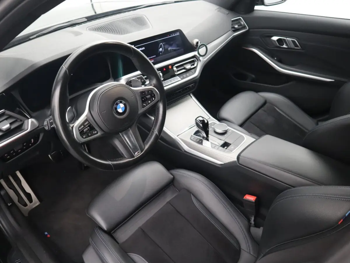 318i Executive Edition M-SPORT / BLACK OPTIC / CARPLAY / FULL LED / NAVI / VIRTUAL / NAVI