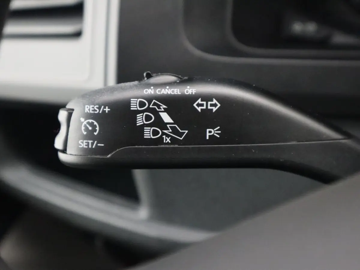 2.0 TDI L2H1 DC 6 PERS / TREKHAAK / 1STE EIG / DEALER OH / LEDER / AIRCO / BLUETOOTH / CRU
