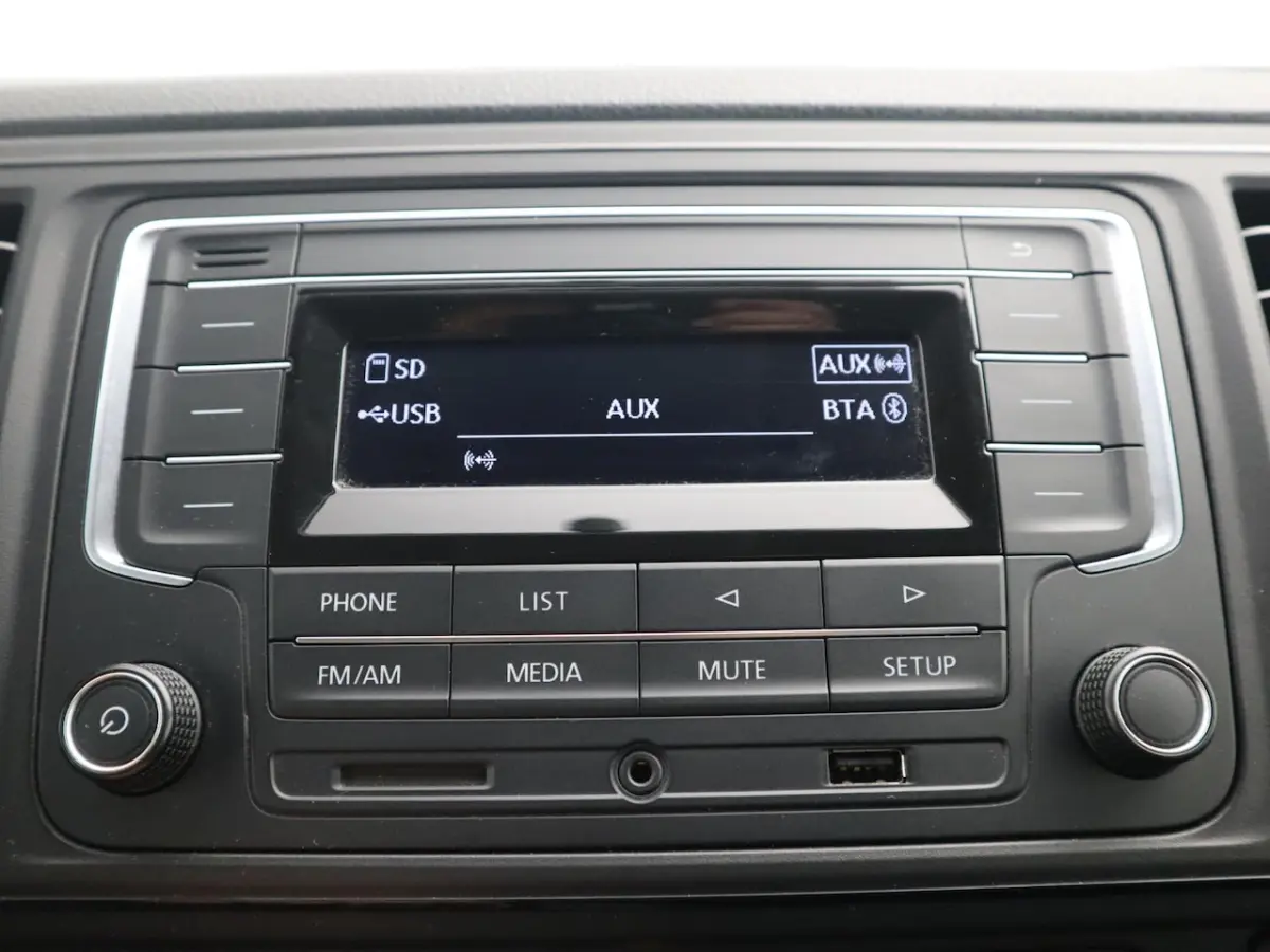 2.0 TDI L2H1 DC 6 PERS / TREKHAAK / 1STE EIG / DEALER OH / LEDER / AIRCO / BLUETOOTH / CRU