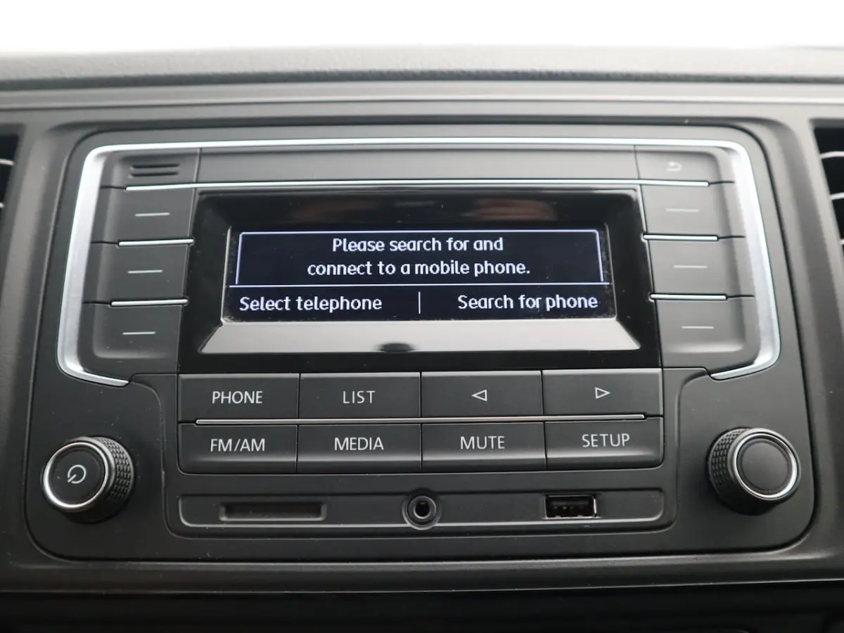 2.0 TDI L2H1 DC 6 PERS / TREKHAAK / 1STE EIG / DEALER OH / LEDER / AIRCO / BLUETOOTH / CRU