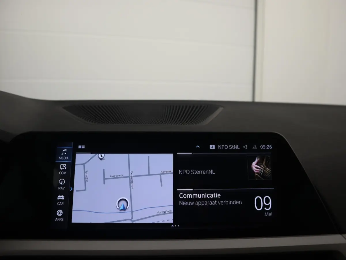 330e Business Edition Plus SPORTSTOELEN / FULL LED / SOH 89% / CARPLAY / DAB+ / CREME LEDE