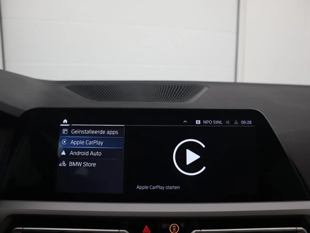 330e Business Edition Plus SPORTSTOELEN / FULL LED / SOH 89% / CARPLAY / DAB+ / CREME LEDE
