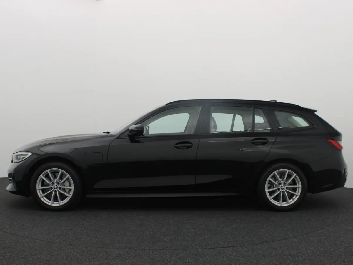 330e Business Edition Plus SPORTSTOELEN / FULL LED / SOH 89% / CARPLAY / DAB+ / CREME LEDE