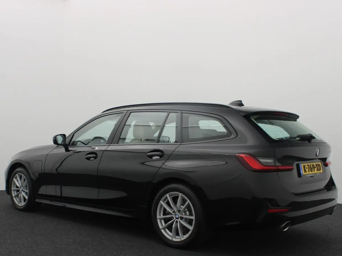 330e Business Edition Plus SPORTSTOELEN / FULL LED / SOH 89% / CARPLAY / DAB+ / CREME LEDE