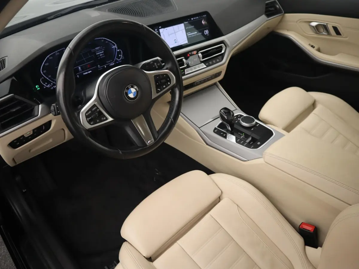 330e Business Edition Plus SPORTSTOELEN / FULL LED / SOH 89% / CARPLAY / DAB+ / CREME LEDE