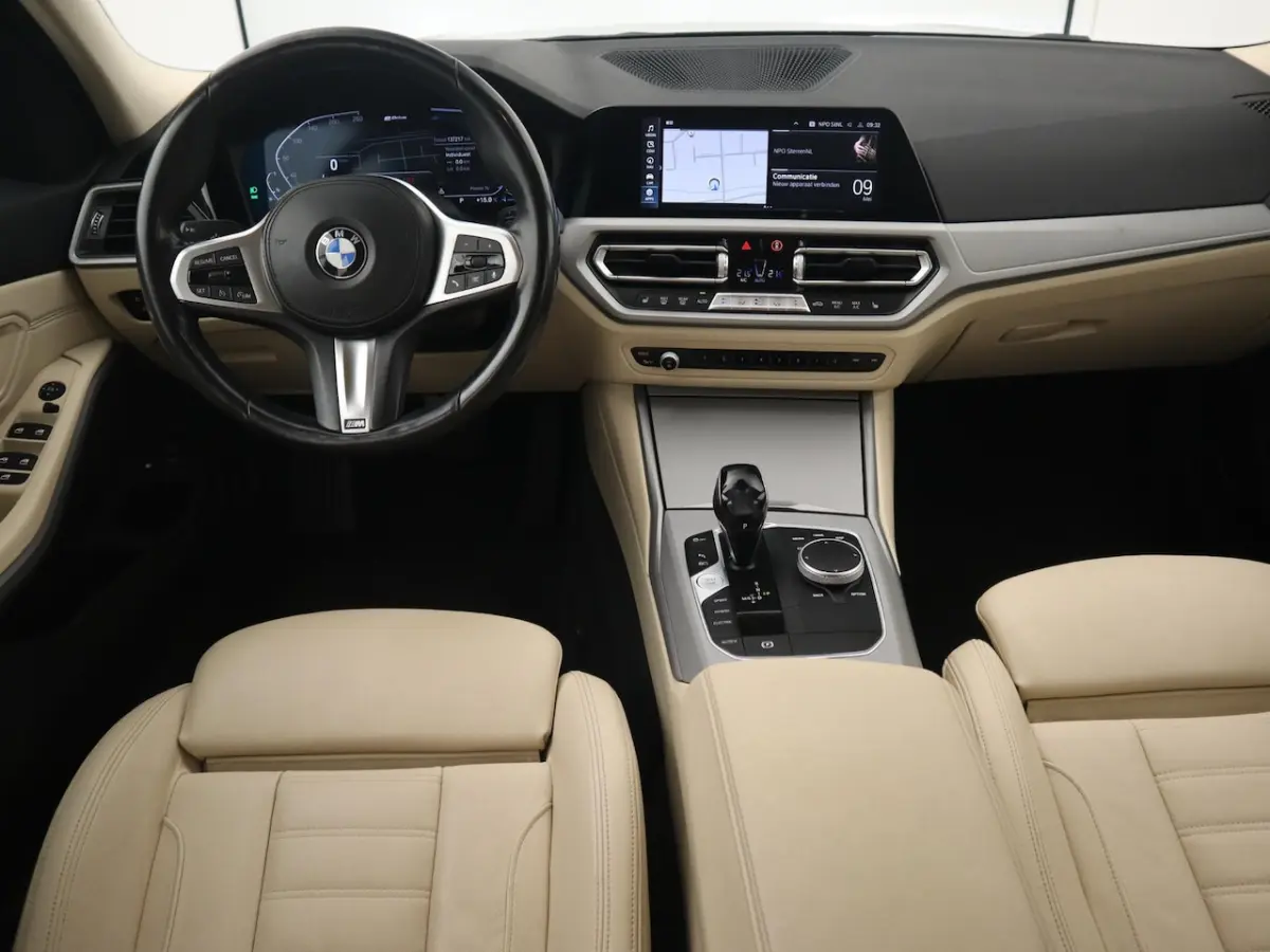 330e Business Edition Plus SPORTSTOELEN / FULL LED / SOH 89% / CARPLAY / DAB+ / CREME LEDE