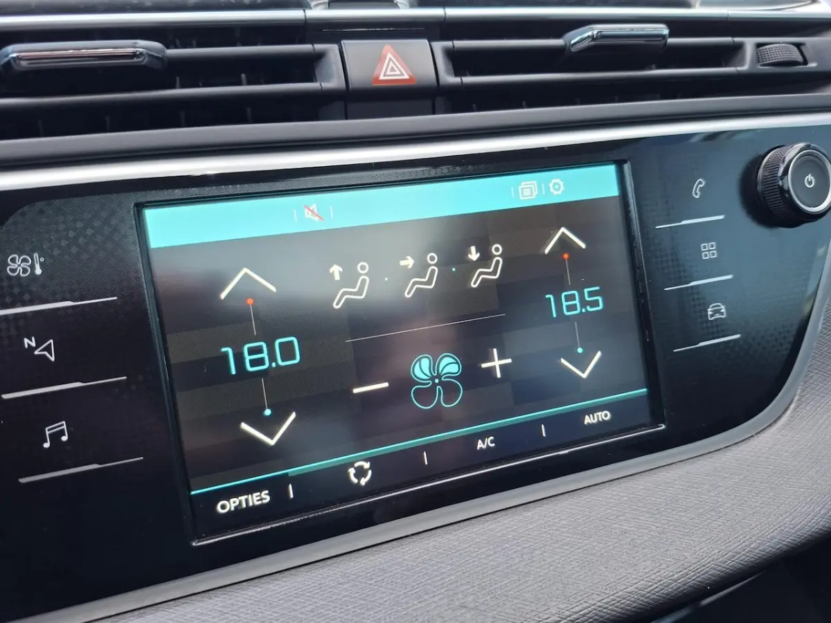 1.2 PureTech Shine panoramadak / navigatie / automaat / app