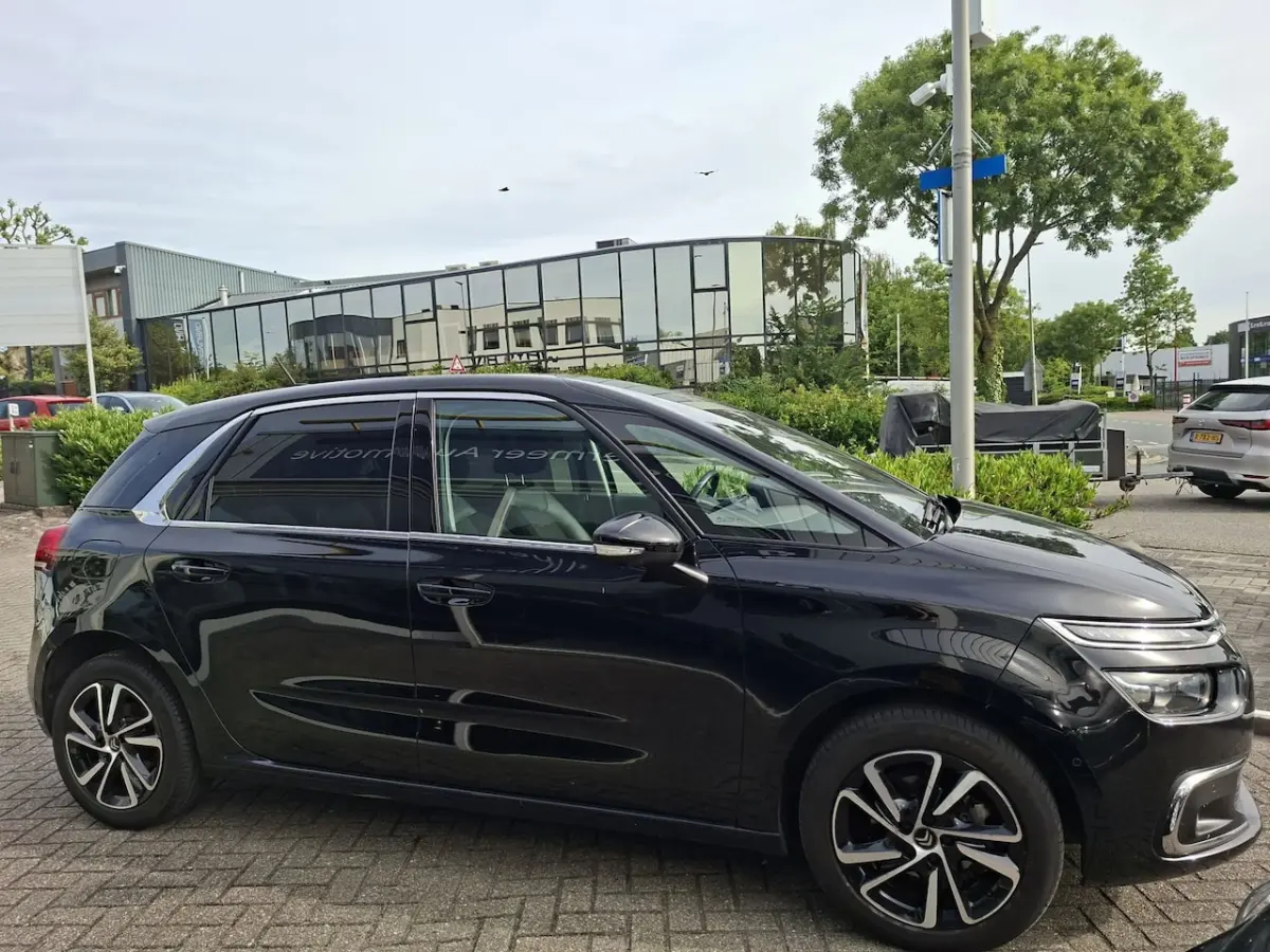 1.2 PureTech Shine panoramadak / navigatie / automaat / app
