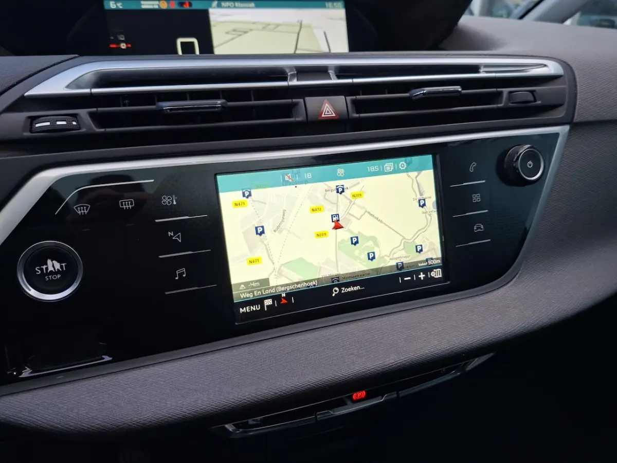 1.2 PureTech Shine panoramadak / navigatie / automaat / app