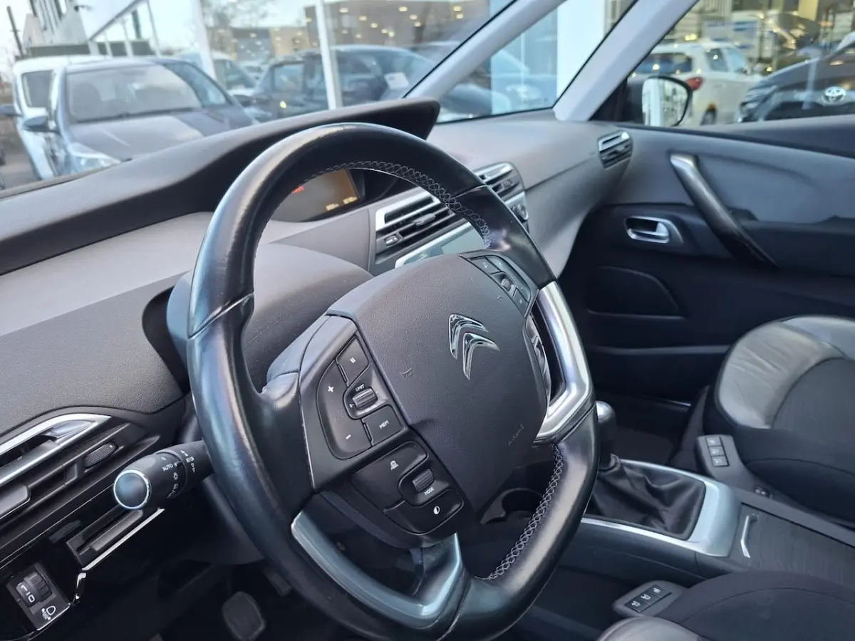 1.2 PureTech Shine panoramadak / navigatie / automaat / app