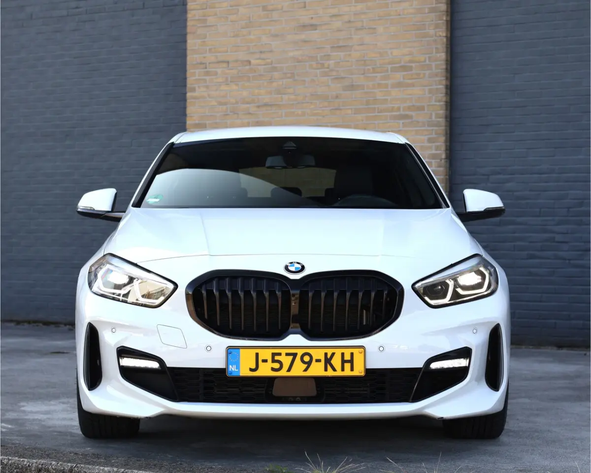 118i High Executive M Sport Live Cockpit Pro | Org. NL | Handbak | PDC | Cruise