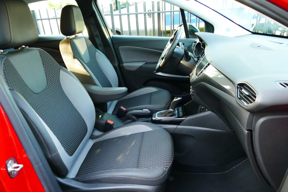 1.2 110pk Turbo Innovation Bi-Tone, Navi, Clima, Cruise, Stoel&StuurVerw, 16"LMV