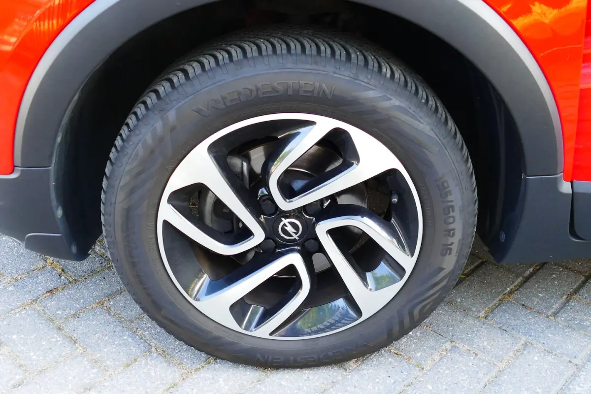 1.2 110pk Turbo Innovation Bi-Tone, Navi, Clima, Cruise, Stoel&StuurVerw, 16"LMV