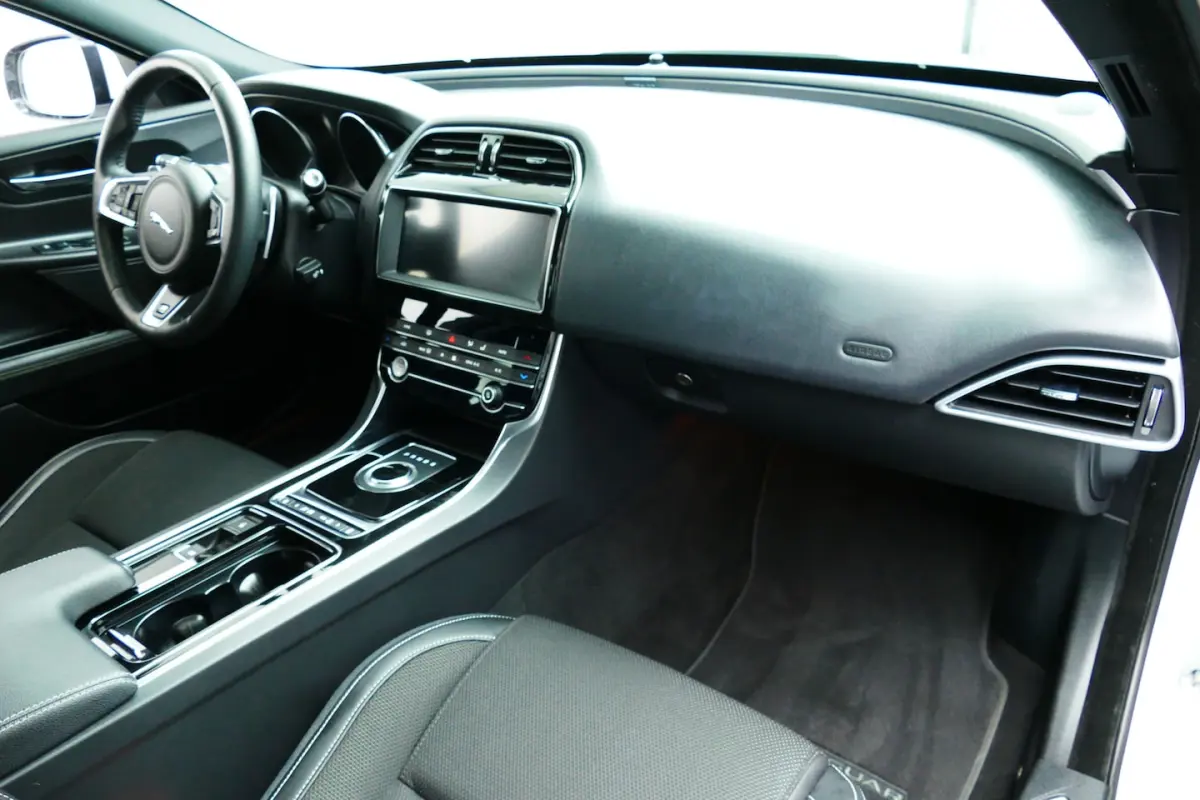 2.0t Prestige R-Sport Wit Metallic. 19"LMV, Navi, Camera, Xenon, Stoelverw
