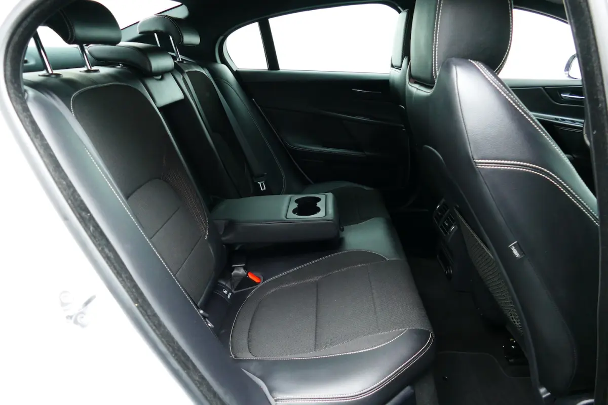2.0t Prestige R-Sport Wit Metallic. 19"LMV, Navi, Camera, Xenon, Stoelverw