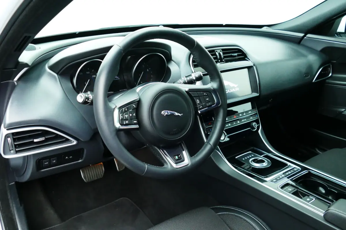 2.0t Prestige R-Sport Wit Metallic. 19"LMV, Navi, Camera, Xenon, Stoelverw