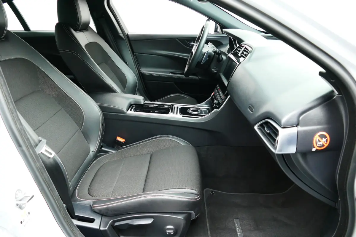 2.0t Prestige R-Sport Wit Metallic. 19"LMV, Navi, Camera, Xenon, Stoelverw