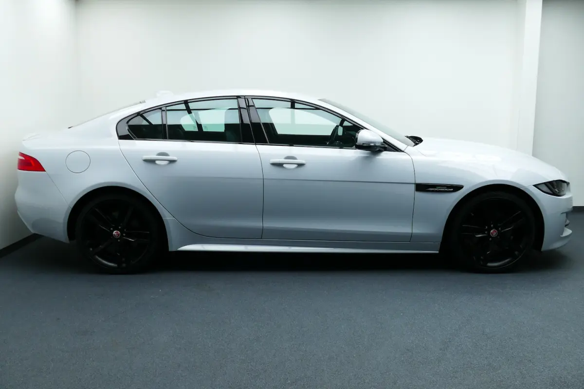 2.0t Prestige R-Sport Wit Metallic. 19"LMV, Navi, Camera, Xenon, Stoelverw