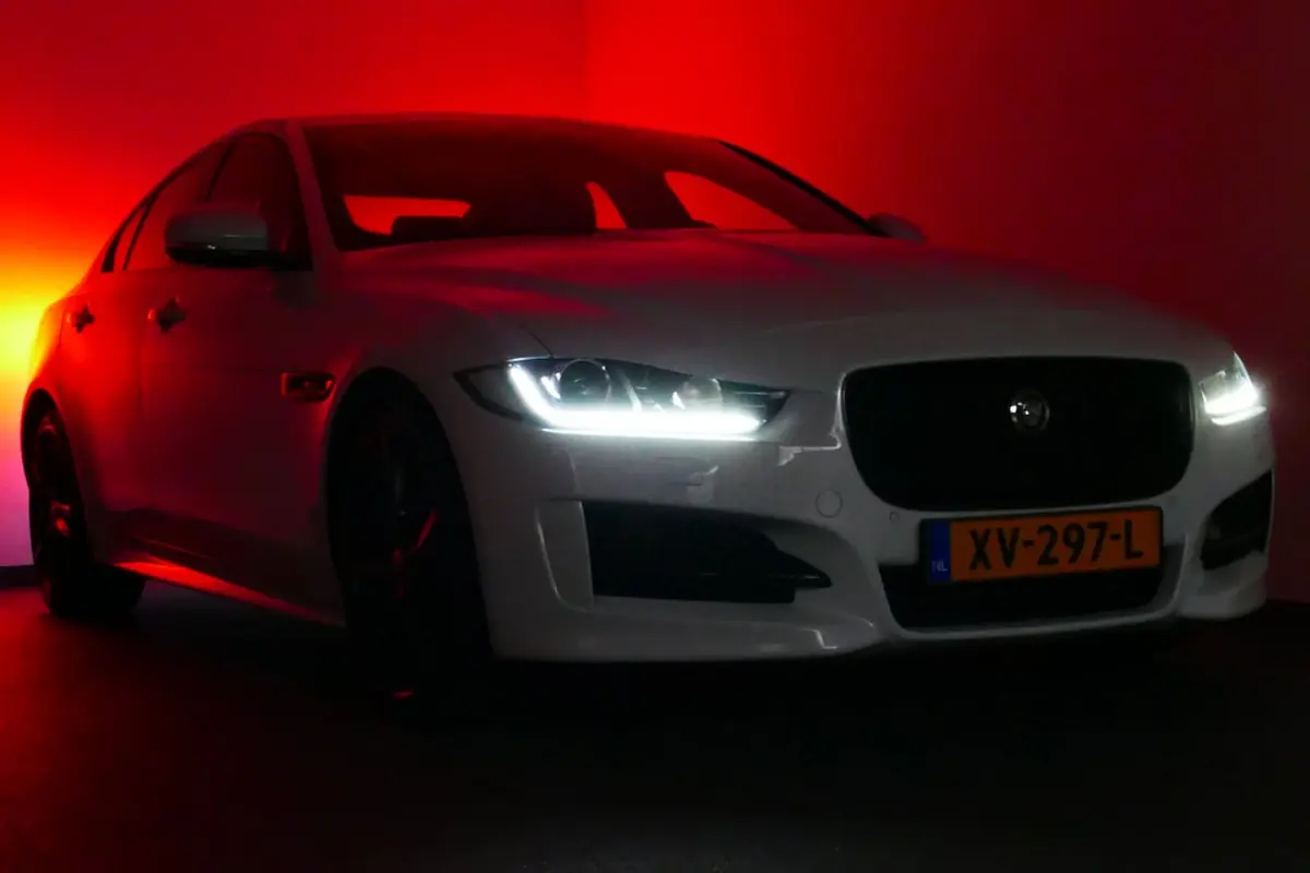 2.0t Prestige R-Sport Wit Metallic. 19"LMV, Navi, Camera, Xenon, Stoelverw