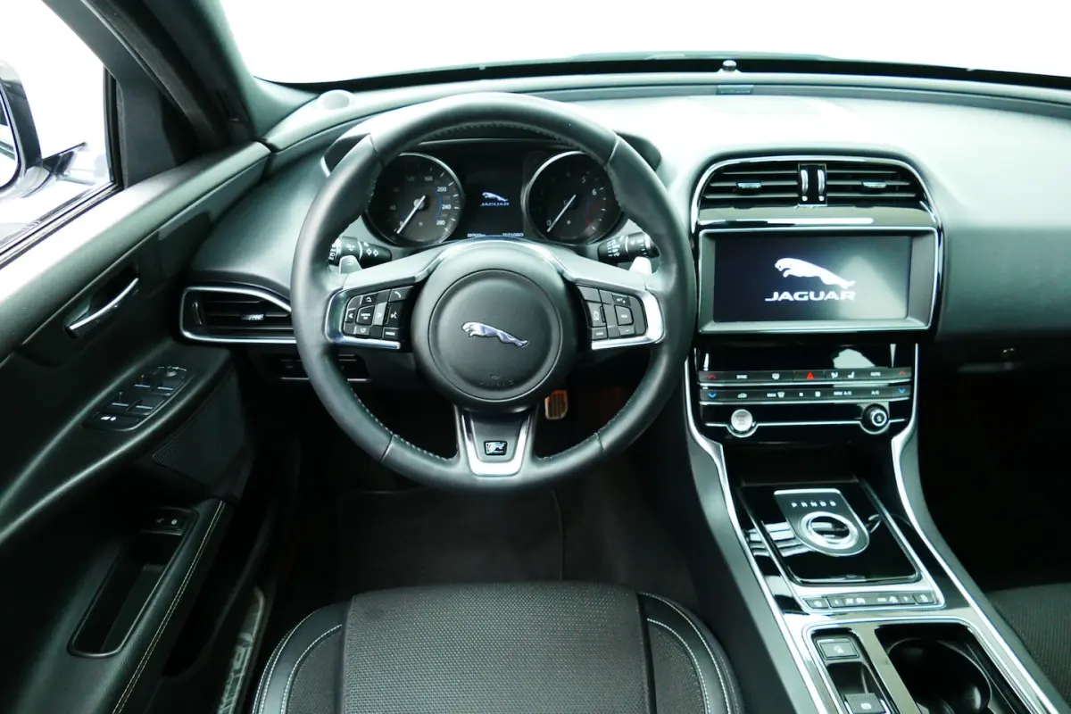2.0t Prestige R-Sport Wit Metallic. 19"LMV, Navi, Camera, Xenon, Stoelverw