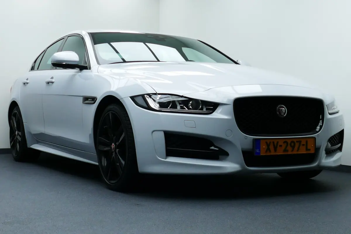 2.0t Prestige R-Sport Wit Metallic. 19"LMV, Navi, Camera, Xenon, Stoelverw