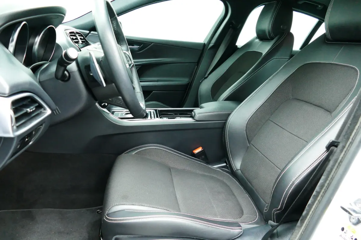 2.0t Prestige R-Sport Wit Metallic. 19"LMV, Navi, Camera, Xenon, Stoelverw