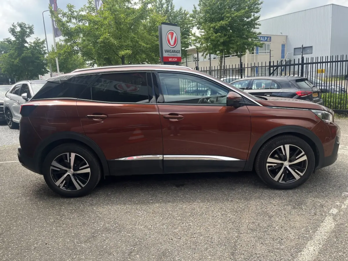 1.2 PureTech Allure Avantage // SCHUIF-KANTELDAK // 360 CAMERA // CRUISE // NAVI+CARPLAY /