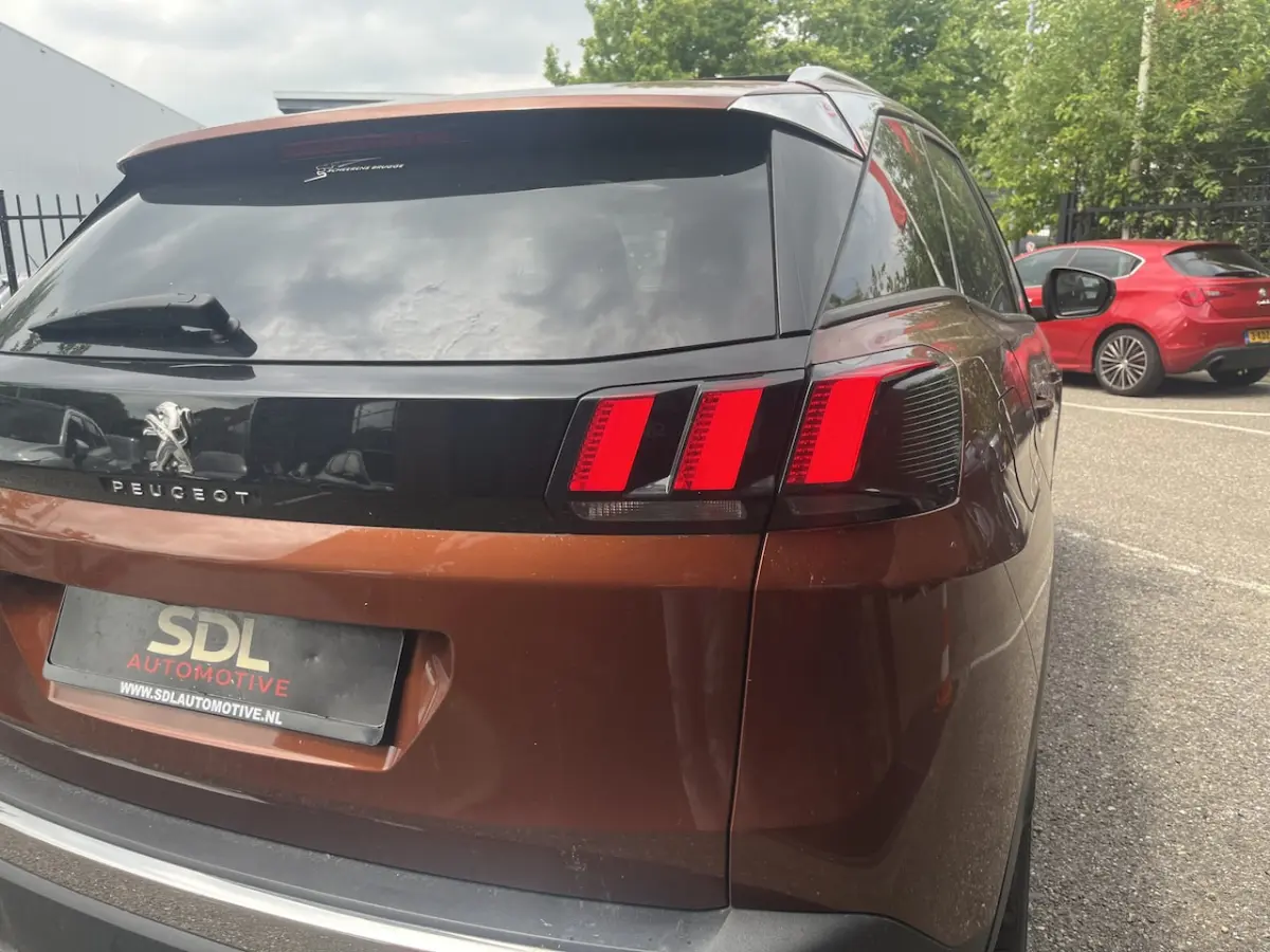 1.2 PureTech Allure Avantage // SCHUIF-KANTELDAK // 360 CAMERA // CRUISE // NAVI+CARPLAY /