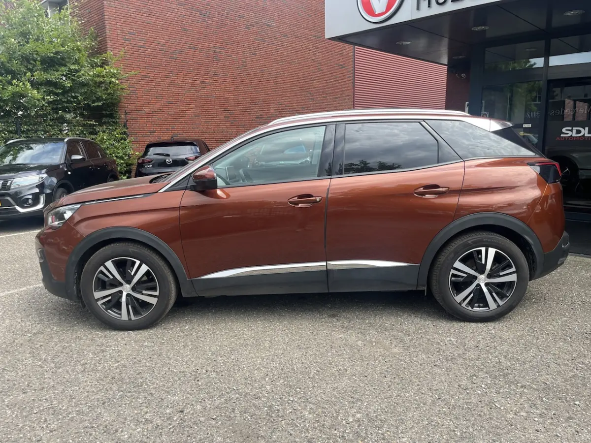1.2 PureTech Allure Avantage // SCHUIF-KANTELDAK // 360 CAMERA // CRUISE // NAVI+CARPLAY /