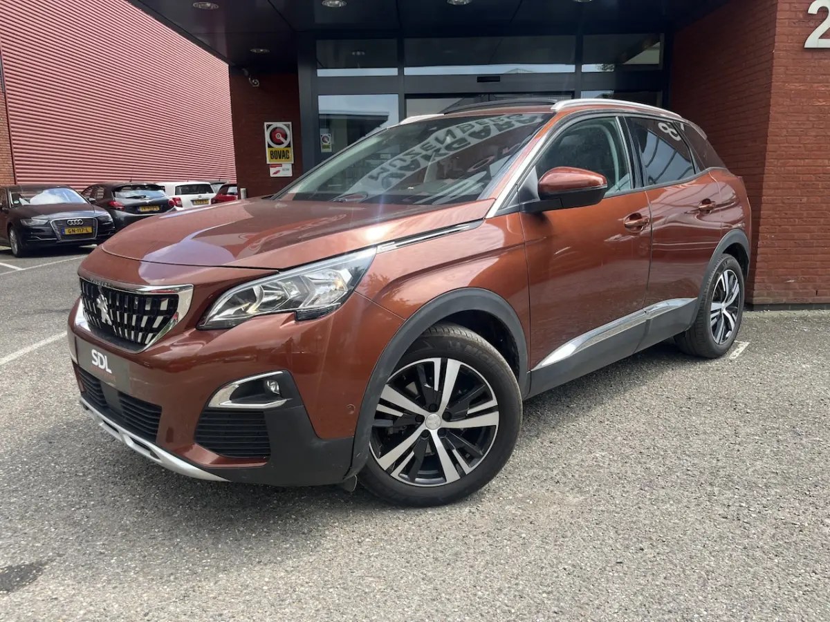 1.2 PureTech Allure Avantage // SCHUIF-KANTELDAK // 360 CAMERA // CRUISE // NAVI+CARPLAY /