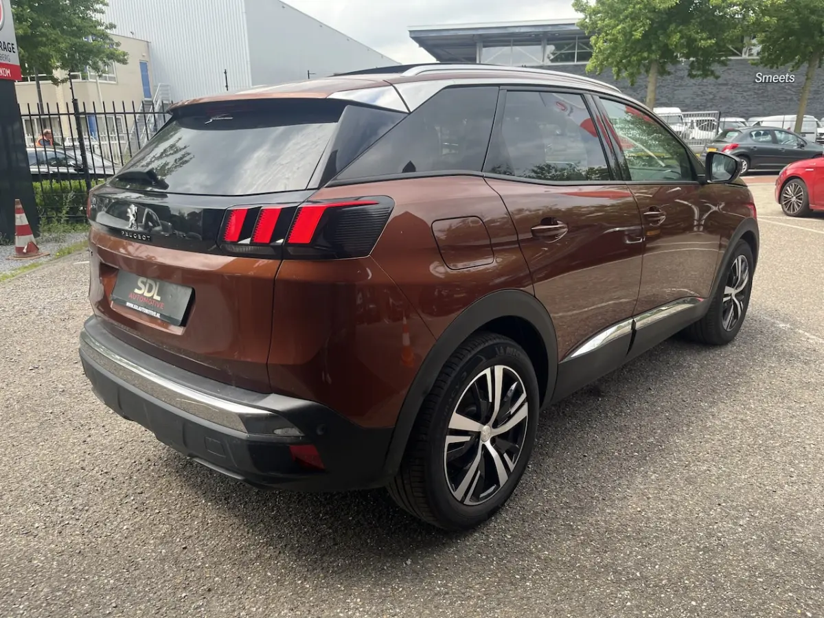 1.2 PureTech Allure Avantage // SCHUIF-KANTELDAK // 360 CAMERA // CRUISE // NAVI+CARPLAY /