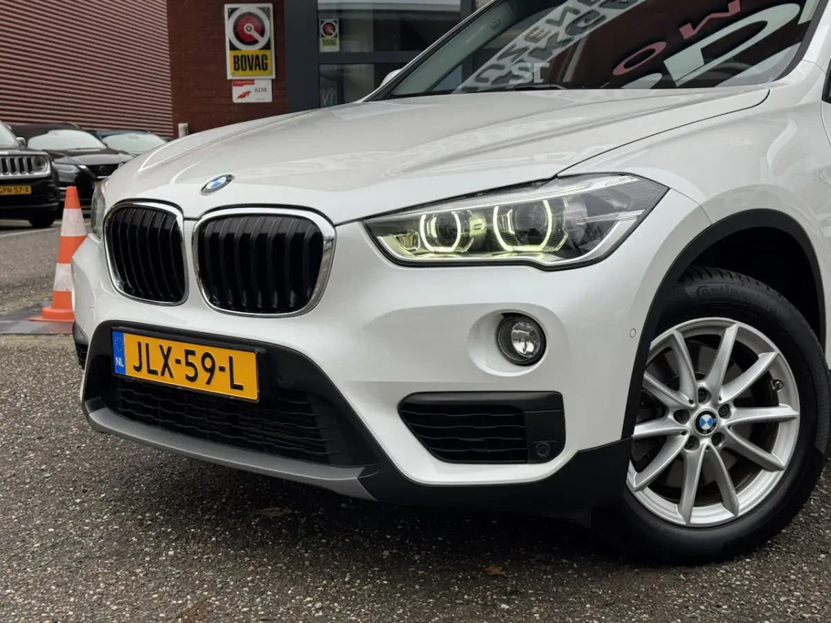 sDrive20i Executive // LEDEREN BEKLEDING // MEMORY SEAT // ELEK. ACHTERKLEP // NAVI // CAM