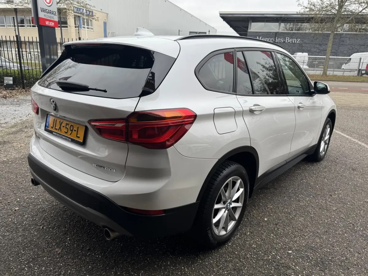 sDrive20i Executive // LEDEREN BEKLEDING // MEMORY SEAT // ELEK. ACHTERKLEP // NAVI // CAM